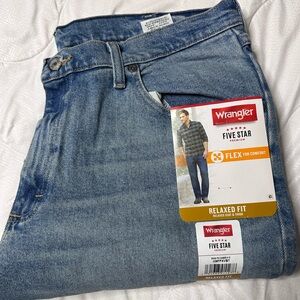 Wrangler Men's Light Blue Relaxed Jeans